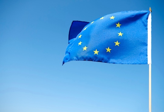 Drapeau de l'union européenne bleu avec ses étoiles jaunes en cercle